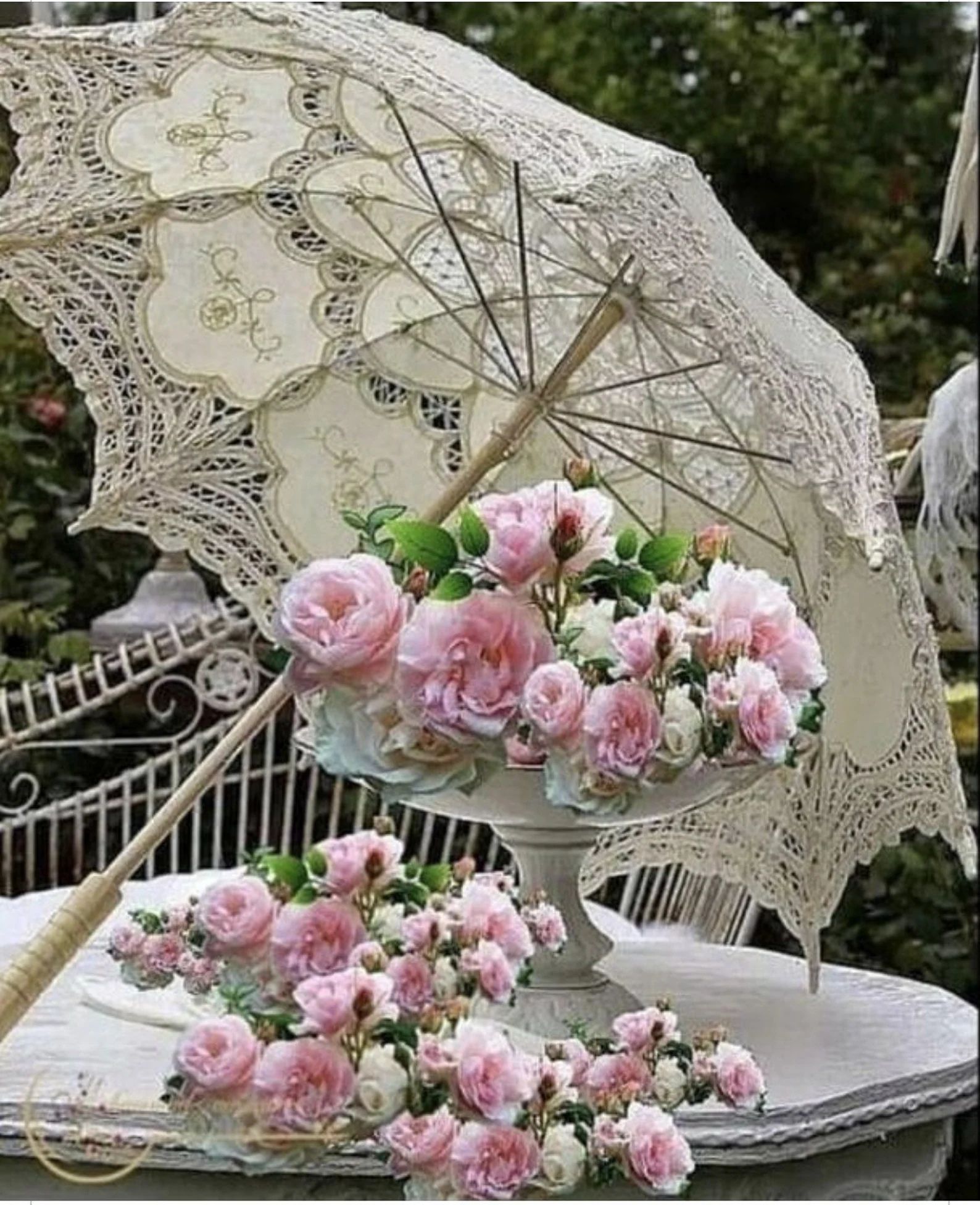 Umbrella-Wedding-Decor-Display-Ety1